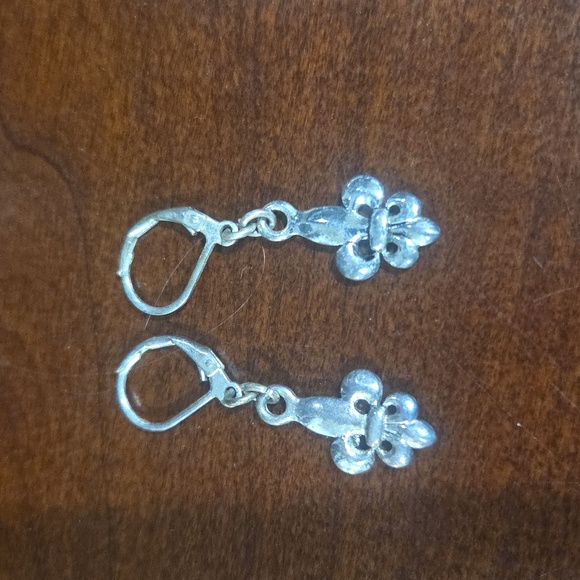 Chic Silver Fleur-de-Lis Earrings. Excellent Condition! - Picture 2 of 3